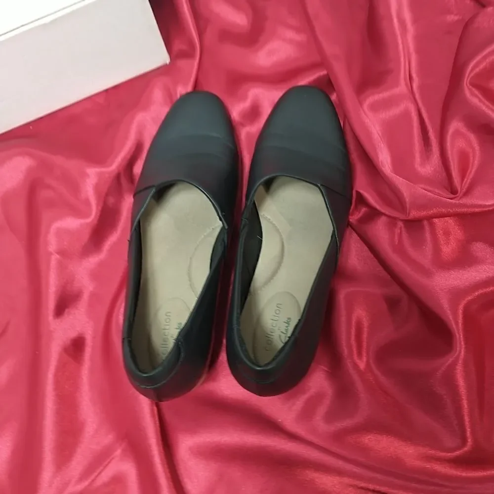 Clarks Women's Juliet Lora Loafer Size 7M Flat Slip On Shoe Black Leather